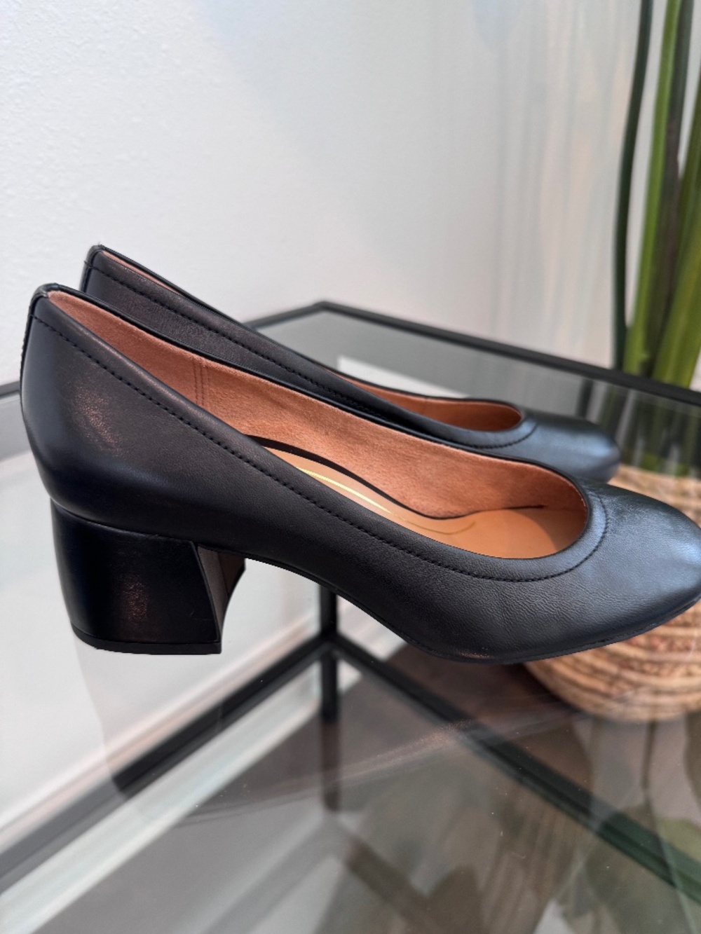 VIONIC Women’s Carmel Black Leather Block Pump Size 7.5 Wide NWOB